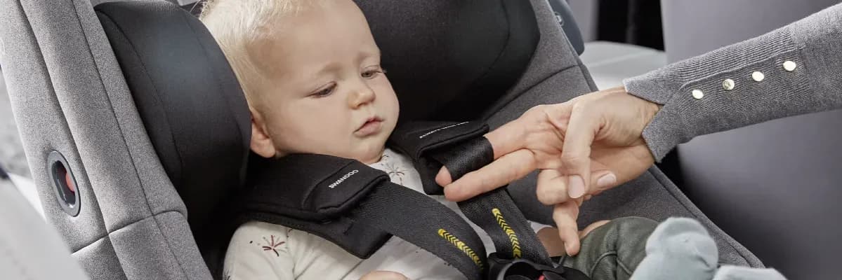 Od kiedy dziecko siedzi z przodu? Poznaj ważne przepisy i zasady