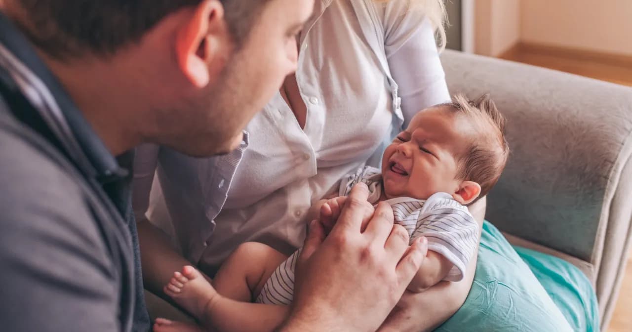 Zapalenie jelit u niemowlaka objawy, które mogą zaniepokoić rodziców